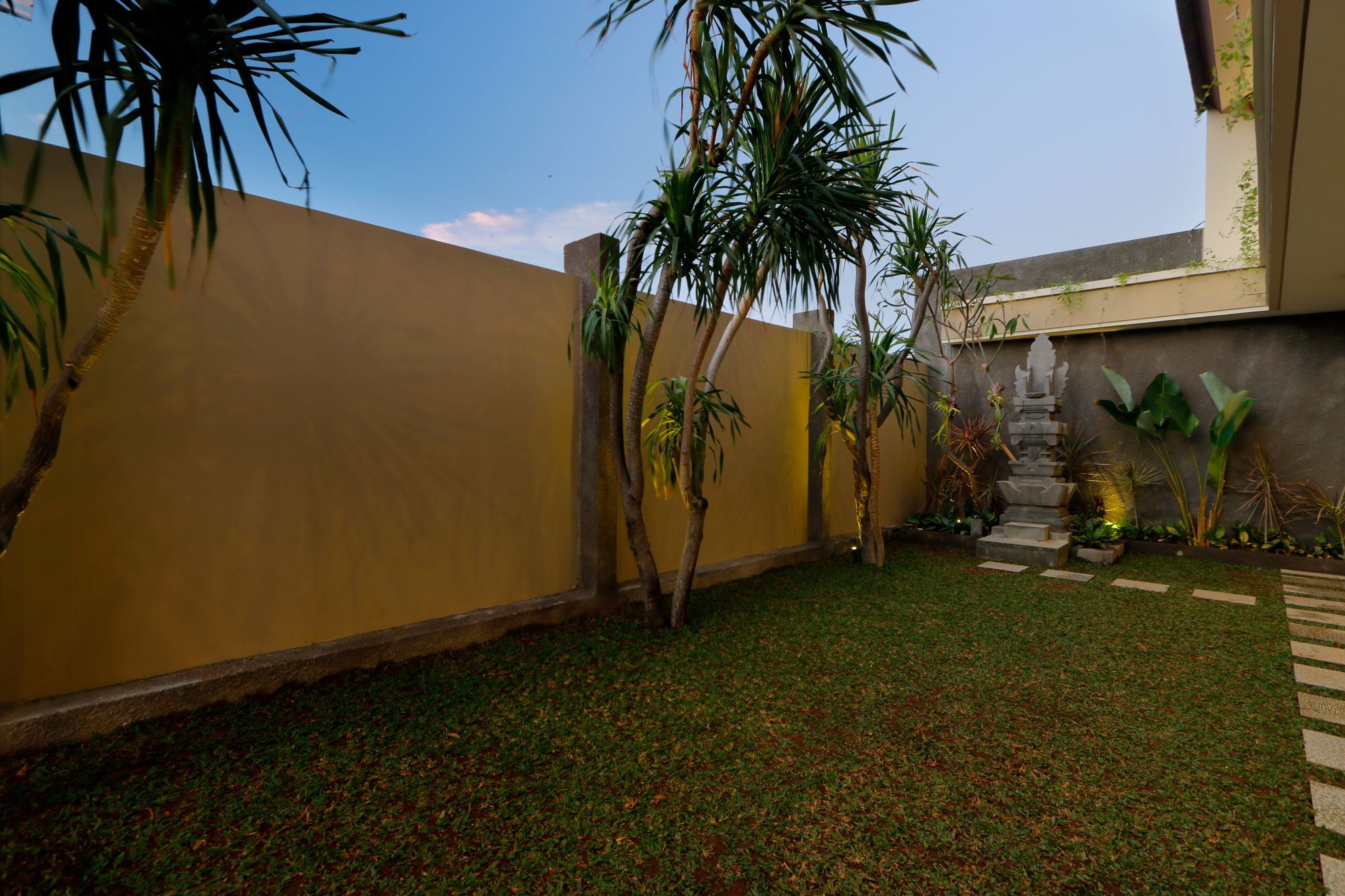 Iconic Bali Living Bed & Breakfast Denpasar  Bagian luar foto